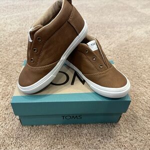Toms Toddler Leather Sneaker - Size 9